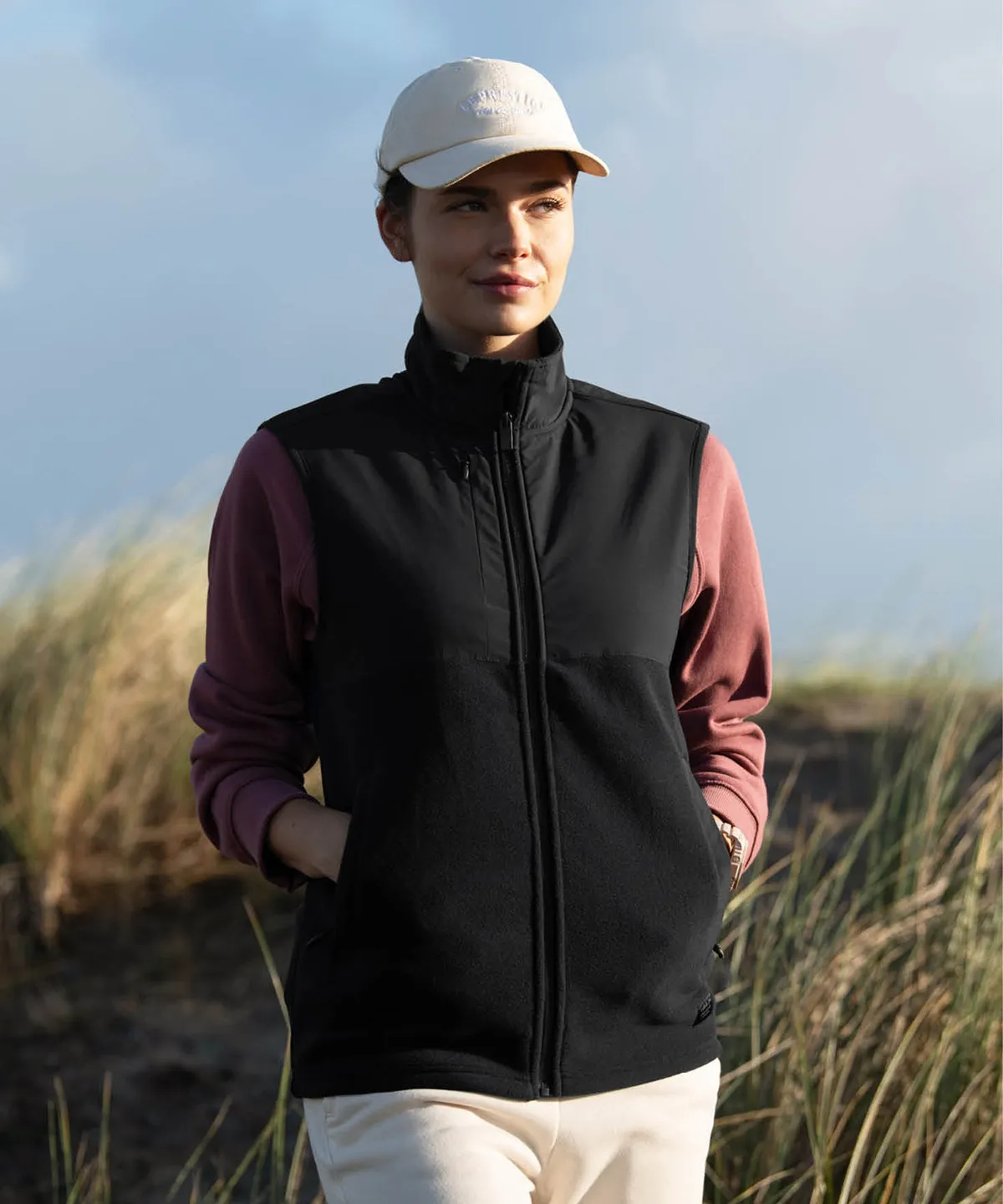 Black - Highland - Fashionable yoke fleece vest