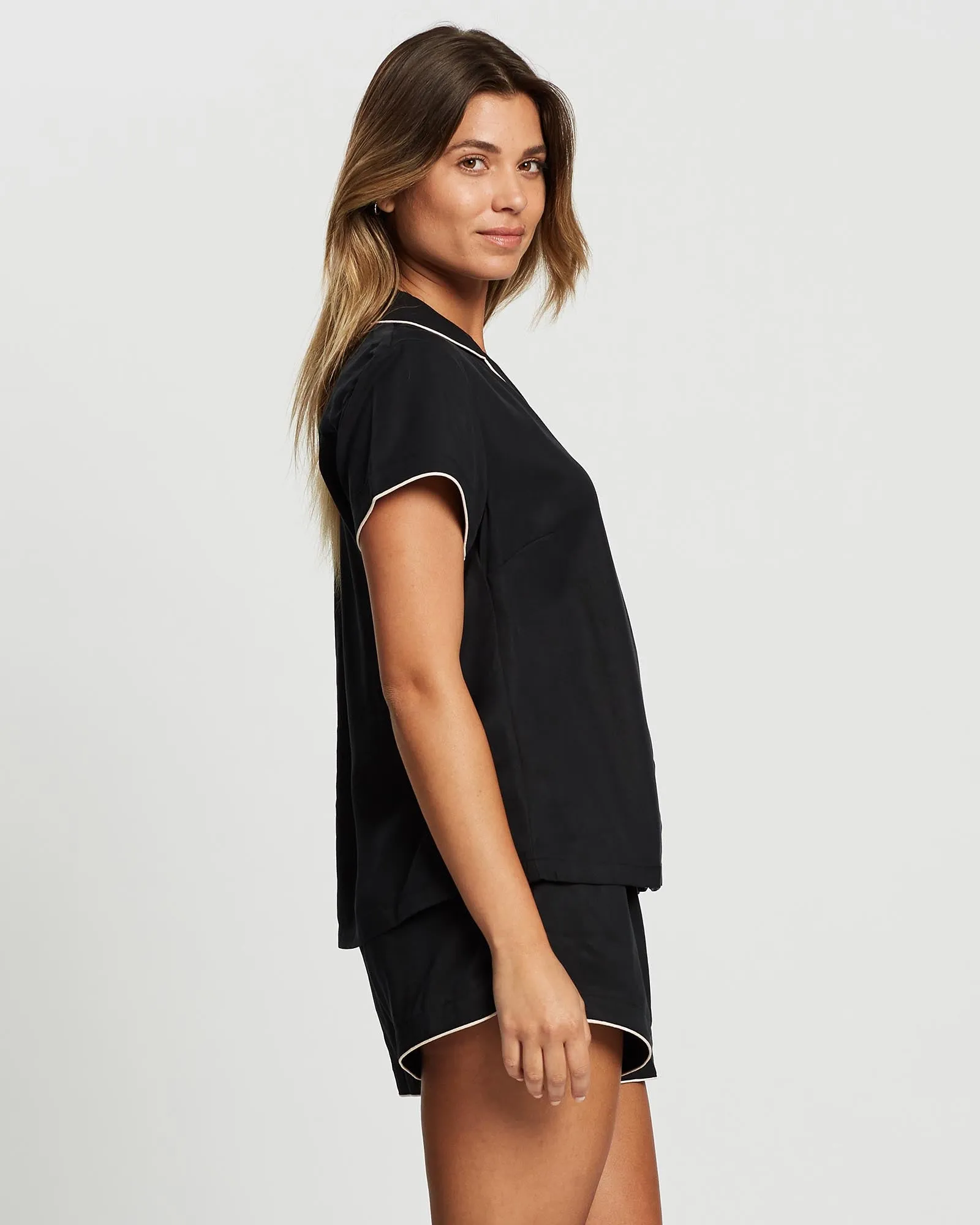 Eva Short Tencel™ Pyjama Set - Black with Blush Piping